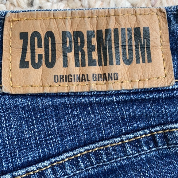 ZCO Distressed Denim Jean Shorts Size 3 - Picture 4 of 13